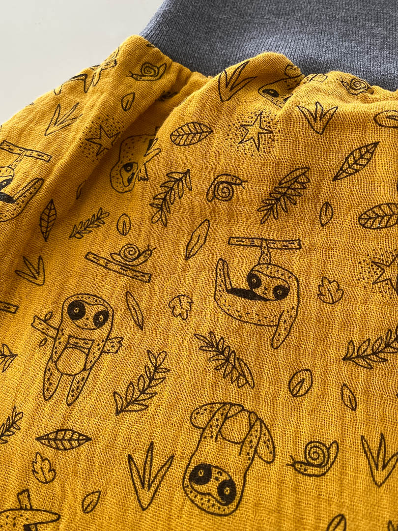Sommer-Schlafsack aus Musselin *senf/ Faultier*