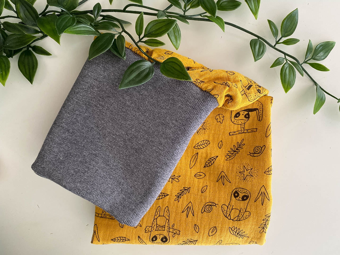 Sommer-Schlafsack aus Musselin *senf/ Faultier*