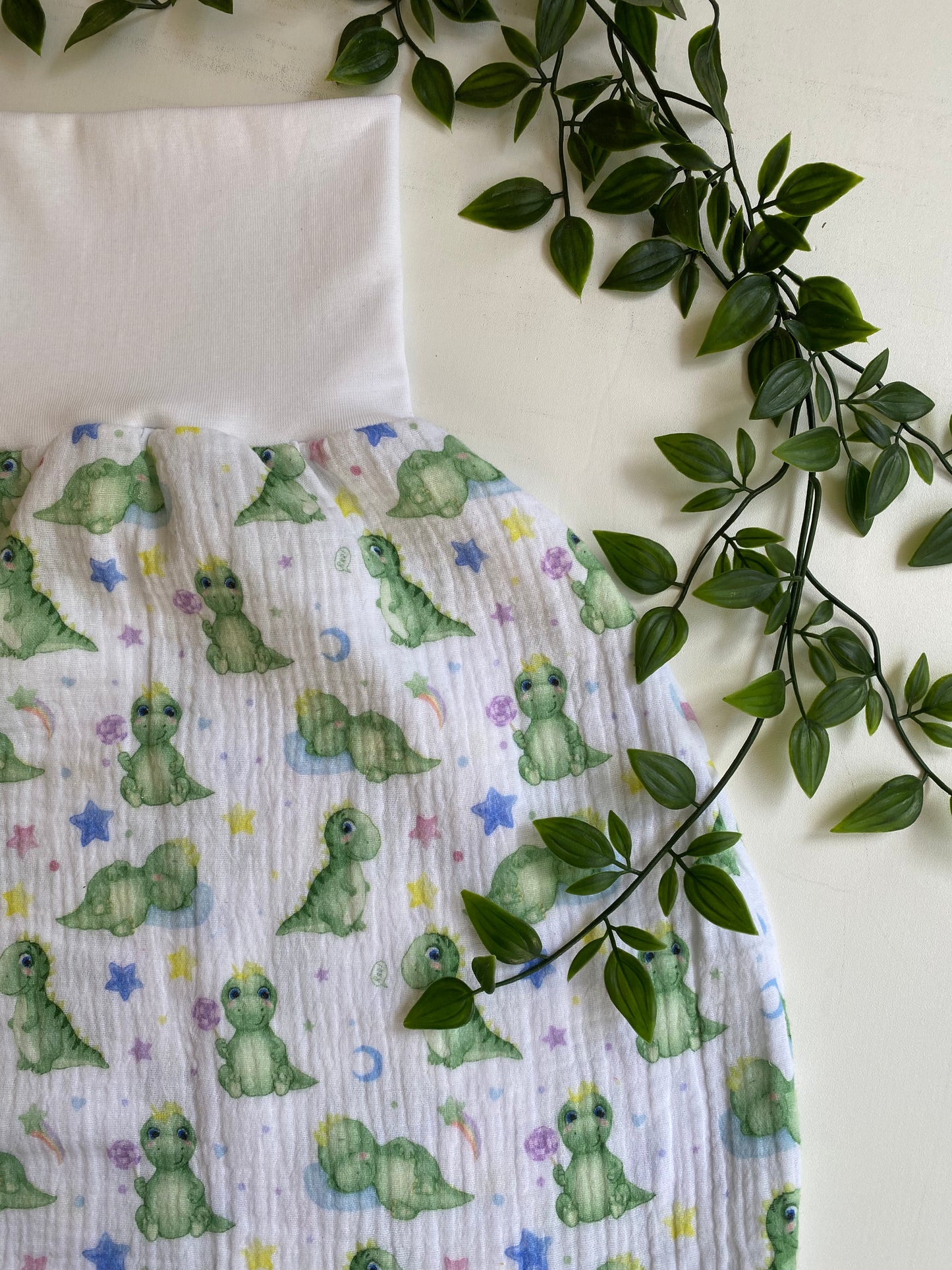 gefütterter Schlafsack aus Musselin *grüne Dinos