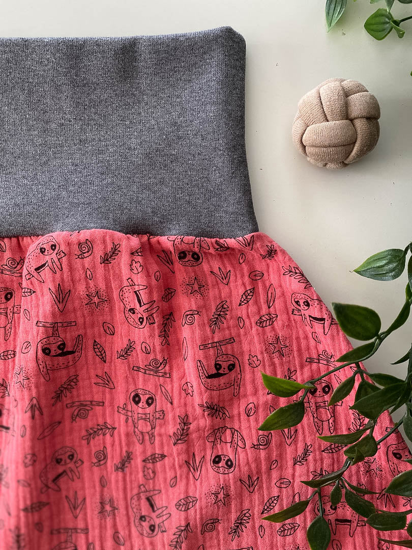 Sommer-Schlafsack aus Musselin *beere/ Faultier*