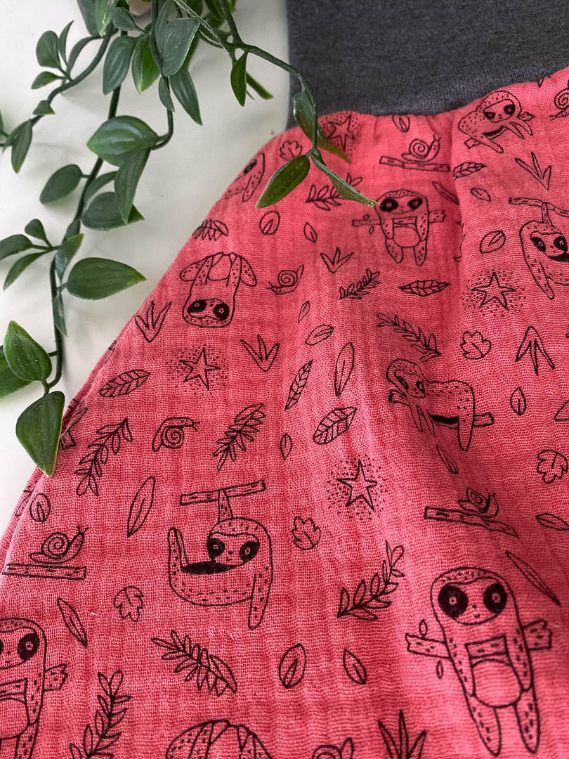 Sommer-Schlafsack aus Musselin *beere/ Faultier*