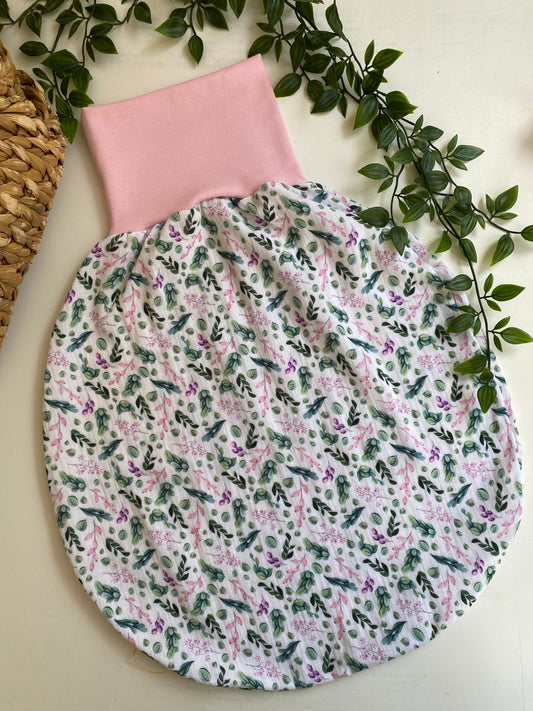 gefütterter Schlafsack aus Musselin *weiss/Blüten und Blätter